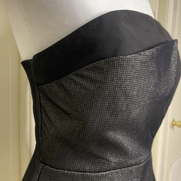 Black Halo Women’s Top Strapless Black/Metallic Embelishments Size 4 - Picture 4 of 11